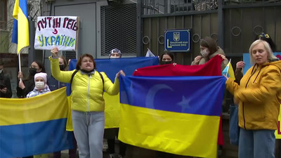Türkiye'de yaşayan Ukraynalılar Rusya'nın saldırısını protesto etti