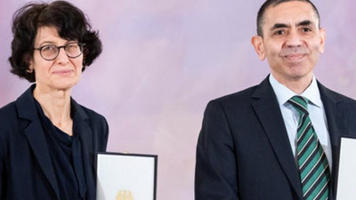 Uğur Şahin'den 'Omicron aşısı' açıklaması