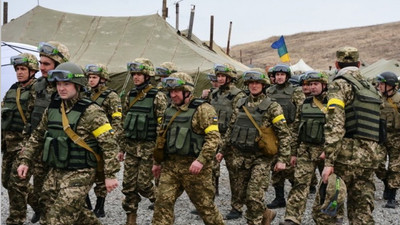 Ukrayna OHAL ilan etti!