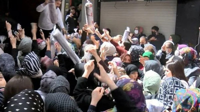 'Açılışa özel 10 liraya halı' izdihamı: Ezilme tehlikesi geçirdiler