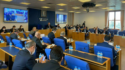 AKP geri adım attı, sansür maddesi kanun teklifinden çıkarıldı