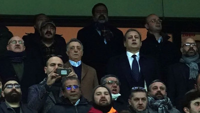 Beşiktaş Başkanı Ahmet Nur Çebi'den maç ortasında flaş karar 