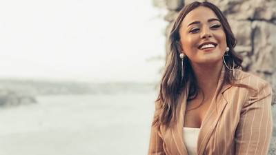 Bir Yıldız Doğuyor  Hilal Altın