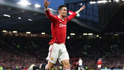 Cristiano Ronaldo kariyerinin en büyük rekorunu kırdı