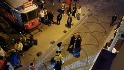 Galata'da hareketli dakikalar: Yol kapatan magandalara polis müdahale etti