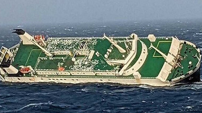 Gemi gözler önünde battı! 27 kişi kurtarıldı, 2'si ise hala denizde