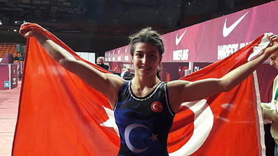 Genç milli güreşçi Elvira Kamaloğlu, Avrupa şampiyonu oldu