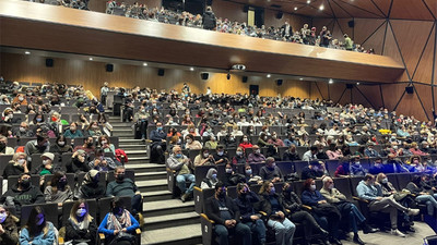 İBB Şehir Tiyatroları'nın dört gözle beklenen oyunu seyircileriyle buluştu