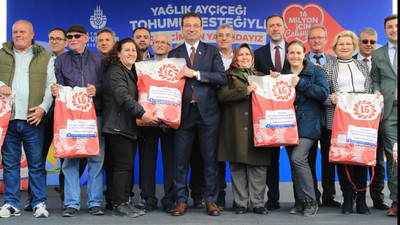 İmamoğlu ayçiçek tohumu dağıttı: Beton karın doyurmuyor 