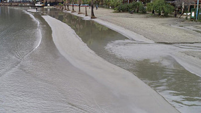 İzmir'de deniz suyu çekildi