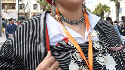 Karın ağrısı şikâyetiyle hastaneye giden kadının cinsel organından cam bardak çıktı