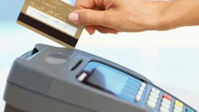 Kredi kartı aidatını iade etmeyen banka, ücreti faiziyle geri ödemek zorunda kaldı