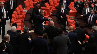Meclis'te gerginlik: MHP'li Varlı, CHP'li milletvekillerinin üzerine yürüdü