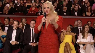 Ödül gecesinde şok davranış: Putin’e el hareketi