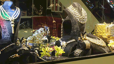 Ruslar, lüks saatleri ve mücevherleri adeta yağmaladı