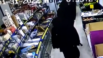 Sultanbeyli'de film gibi olay: Oyuncak silahla market soymaya çalıştılar