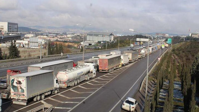 İstanbul'a girişleri yasaklanmıştı: TEM'de TIR kuyruğu!