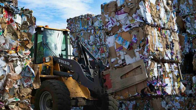 Türkiye çöp dağlarının merkezi mi olacak? Londra’dan Adana’ya çöp yolculuğu...  