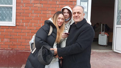 Ukrayna'da mahsur kalan eşi ve kızını kurtarmak için İzmit'ten yola çıktı