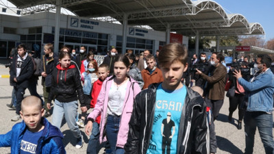 Ukrayna'da yetimhanelerdeki 159 çocuk Türkiye'ye geldi