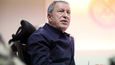 Ukrayna'daki iki tahliye uçağı nerede? Bakan Akar'dan flaş açıklama