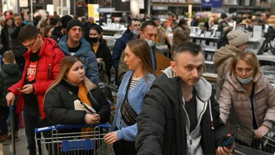 Ünlü mağaza kapanma kararı aldı, halk akın etti