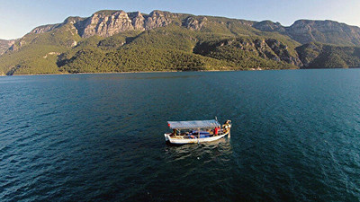 Denizde bulduğu poşet patladı, kolu koptu