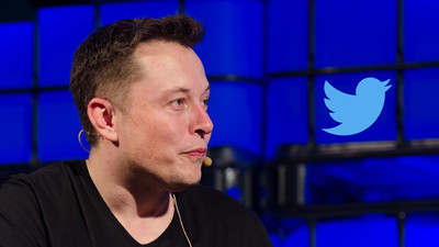 Elon Musk, Twitter'ı satın aldı