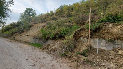 Heyalan nedeniyle yıkılan yol aylardır kapalı: Ambulans bile giremiyor