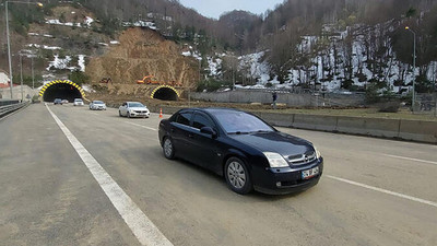 Heyelan nedeniyle kapanan Bolu Dağı Tüneli ulaşıma açıldı