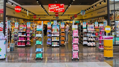 Kataloğuna Arapça sayfa ekleyen büyük kozmetik mağazasına sosyal medyada tepki yağdı