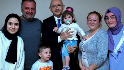 Kılıçdaroğlu, İstanbul’da elektrik faturasını ödeyemeyen aileyi ziyaret etti