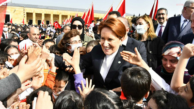 Meral Akşener, TBMM'deki 23 Nisan töreninde öğrencilerin yoğun ilgisiyle karşılaştı 
