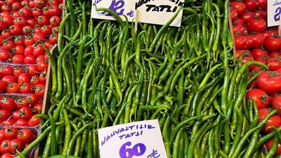 Yeni Türkiye'den manzaralar: Biber pazarda artık gramla satılıyor