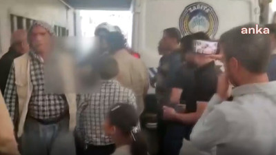 Zabıta aracına kapatılan çocuğu vatandaşlar kurtardı