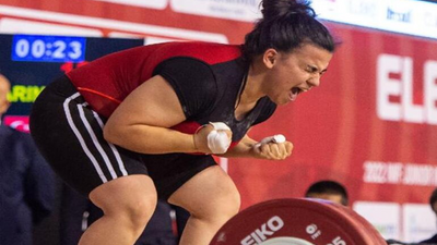 Ailesinden gizli başladığı halterde dünya şampiyonu oldu