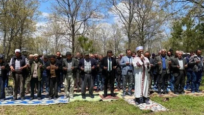 AKP'li belediye başkanı ve kaymakam yağmur duasına çıktı