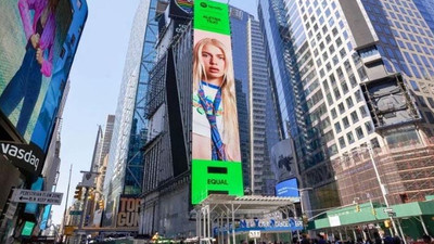 Aleyna Tilki, New York Times Meydanı'nda!