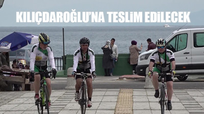 Atatürk'ün doğduğu evden aldıkları toprağı Samsun'a götürmek için bisikletle yola çıktılar