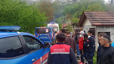 Boşanma aşamasında olduğu eşini öldürüp oğlunu yaraladı