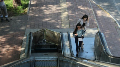 Bu da oldu! Yürüyen merdiven hırsızlığı şoke etti