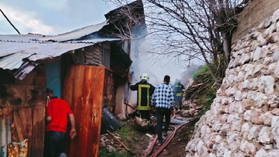 Ekmek pişirmek için evin bahçesinde yaktığı ateş yangına dönüştü: Anne ve oğlu kayıp
