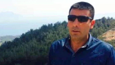 Eski profesyonel futbolcu, halı sahada futbol oynarken dilini yuttu