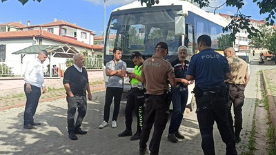 Freni boşalan okul servisi lise öğrencilerine çarptı: 4 yaralı