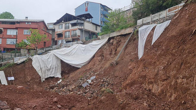 İstinat duvarı, elektrik direğiyle birlikte çöktü