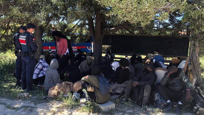 İzmir'de 63 kaçak göçmen yakalandı