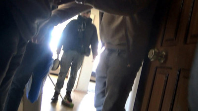 ‘Kaçak kiracı’ kavgası... Kapıyı üzerlerine kilitledi