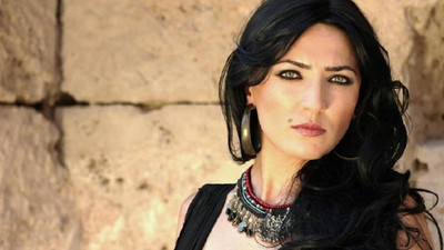 Müzisyen Zelal Gökçe İstanbul Havalimanı'nda gözaltına alındı