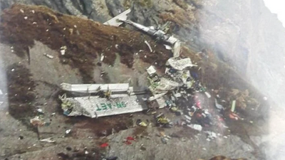Nepal'de kaybolan yolcu uçağından kötü haber geldi