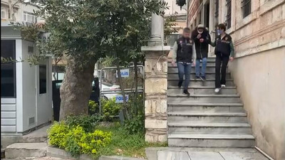 Ölü doğan bebeğini komşusunun balkonuna attı